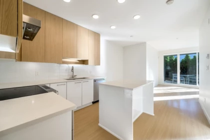 215 5460 Broadway, Burnaby, BC, Burnaby — Apartment/Condo for sale