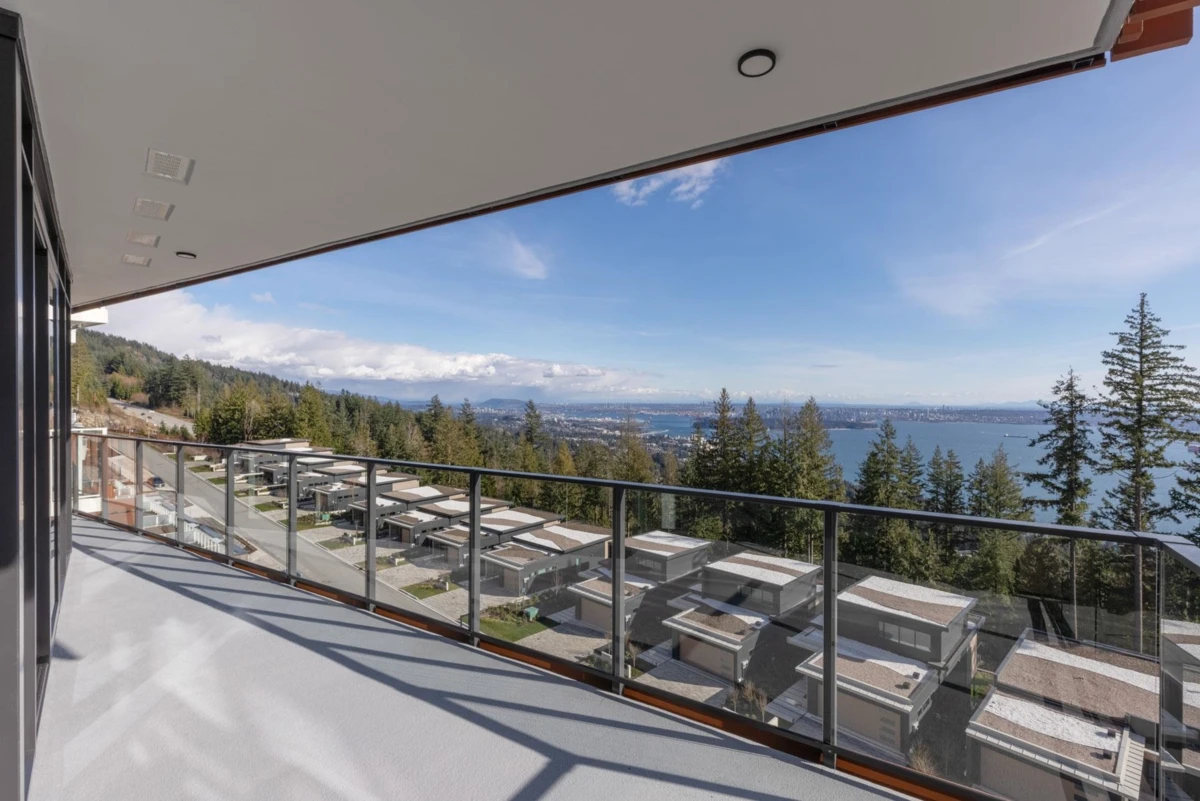 Living Room Photo of 802 3963 Uplands Way, West Vancouver, BC