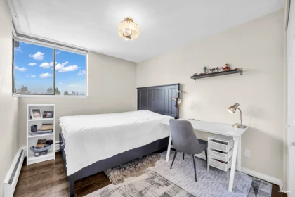 Laundry Room Photo of 905 555 13th Street, West Vancouver, BC