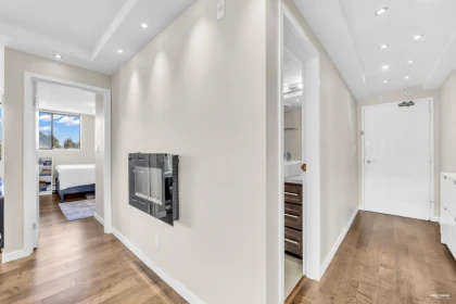 Loft / Bonus Room Photo of 905 555 13th Street, West Vancouver, BC