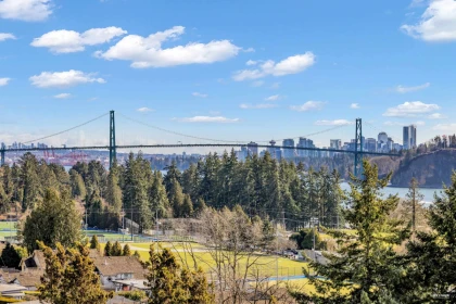Outdoor Deck Photo of 905 555 13th Street, West Vancouver, BC