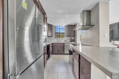 Pantry Photo of 905 555 13th Street, West Vancouver, BC