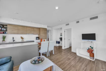 Breakfast Nook Photo of 2202 13428 105 Avenue, Surrey, BC