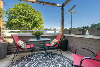 Backyard Photo of 1107 Elm Street, White Rock, BC