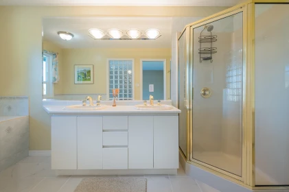 Hallway Photo of 73 Woodland Drive, Delta, BC