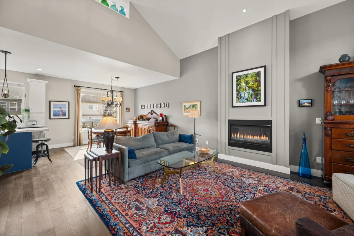 Living Room Photo of 27060 35a Avenue, Langley, BC