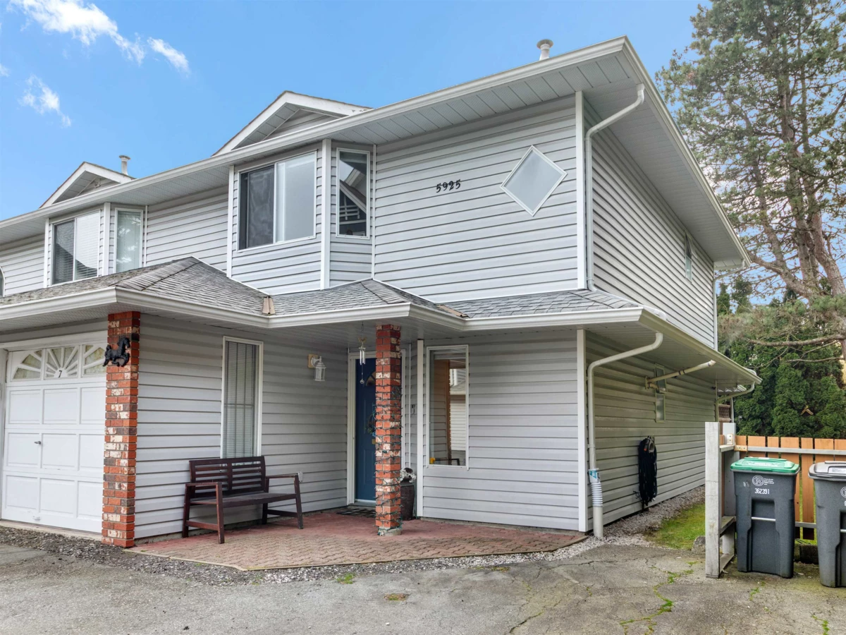 Living Room Photo of 7 5925 177b Street, Surrey, BC