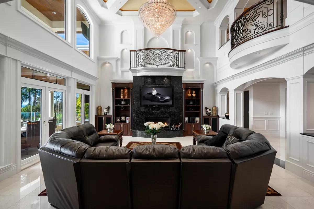 Family Room Photo of 13822 Marine Drive, White Rock, BC
