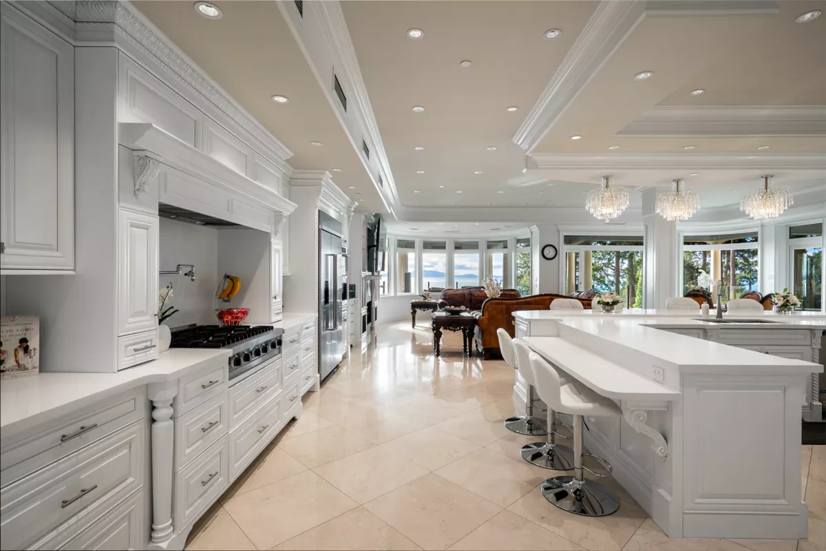 Kitchen Photo of 13822 Marine Drive, White Rock, BC