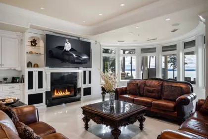 Breakfast Nook Photo of 13822 Marine Drive, White Rock, BC