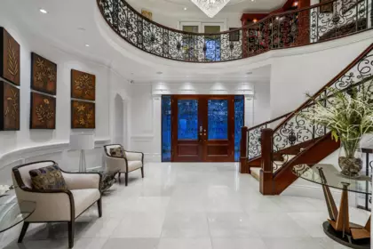 Entry Foyer Photo of 13822 Marine Drive, White Rock, BC