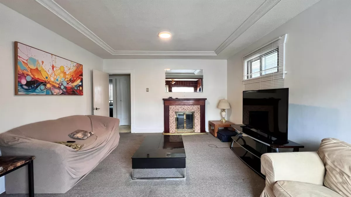 Living Room Photo of 1250 E King Edward Avenue, Vancouver, BC