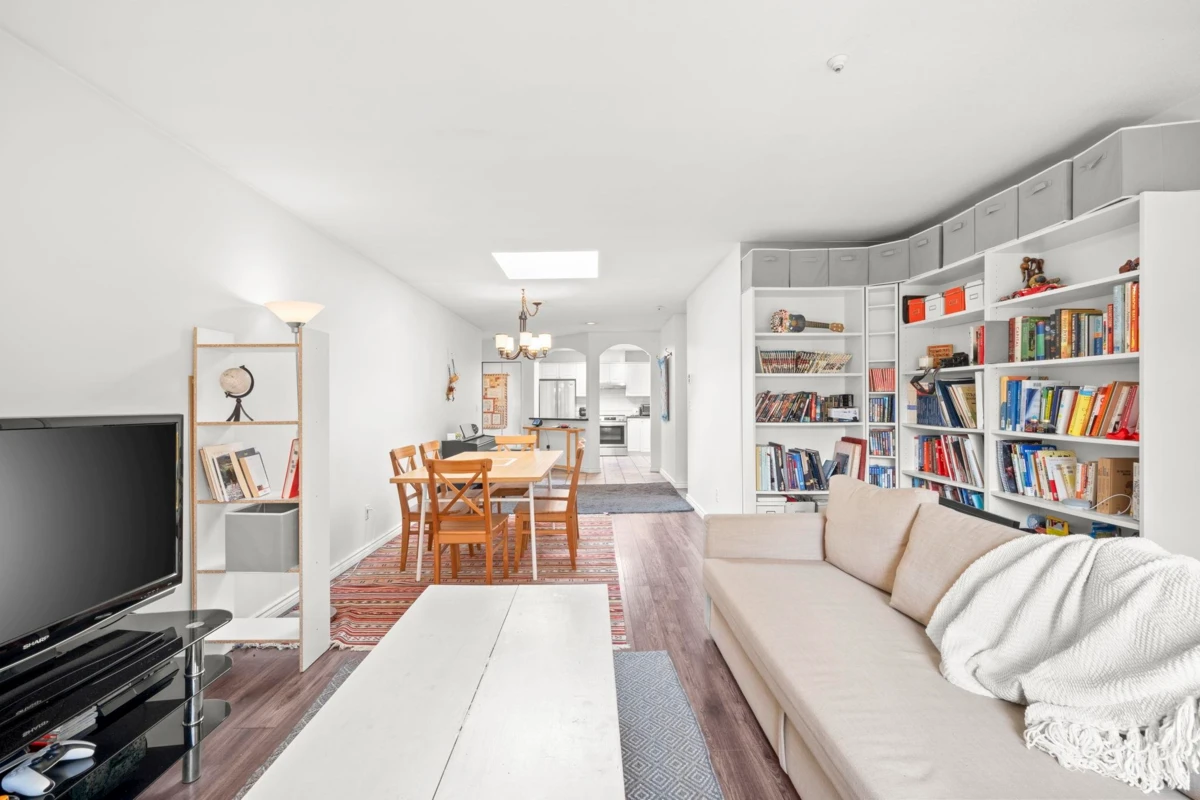 Dining Area Photo of 304 1550 Fell Avenue, North Vancouver, BC