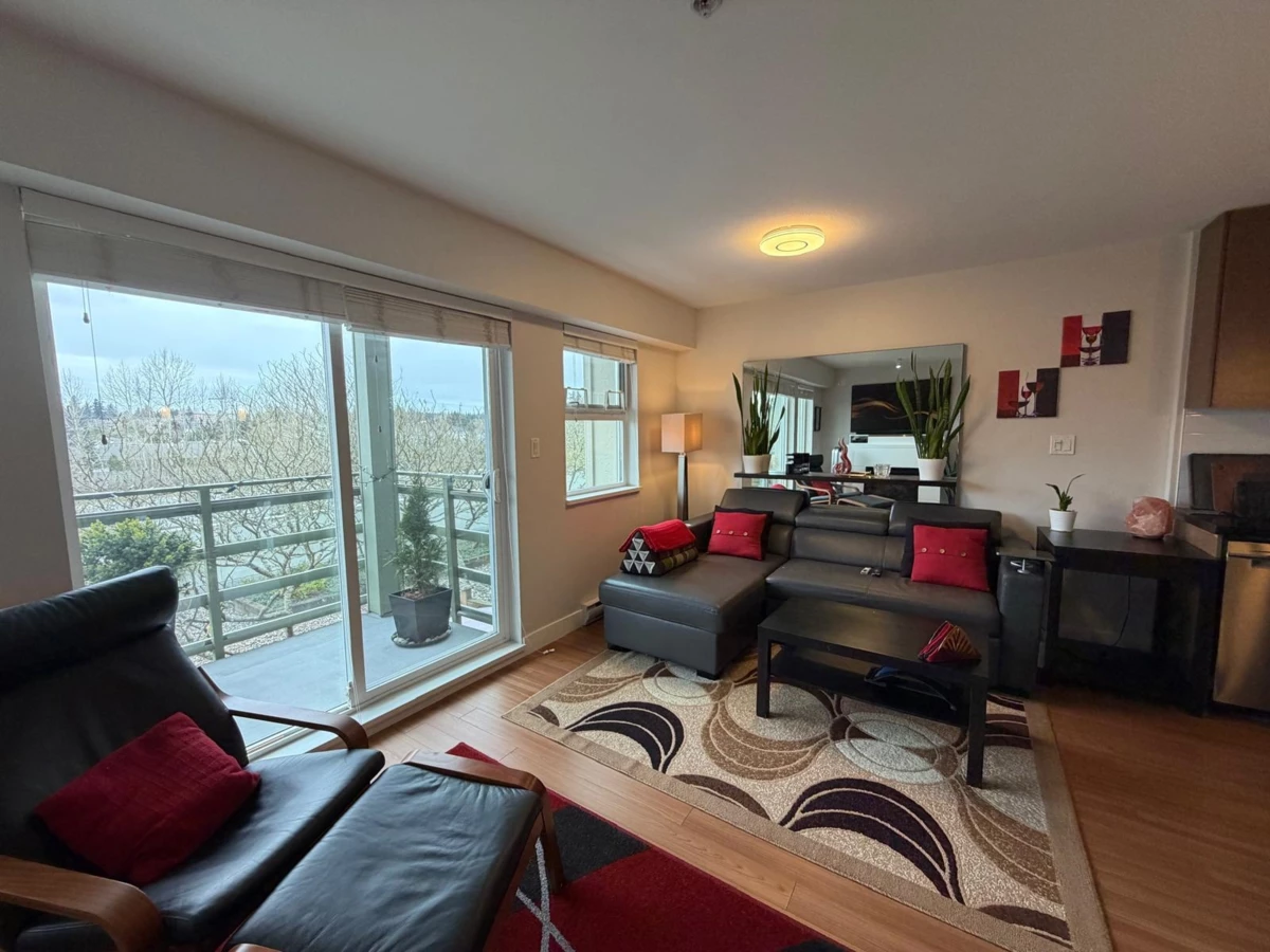 Dining Area Photo of 313 15735 Croydon Drive, Surrey, BC
