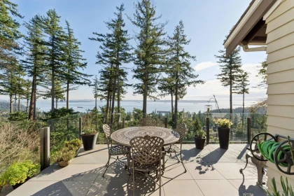 Front Yard Photo of 7 5110 Alderfeild Place, West Vancouver, BC