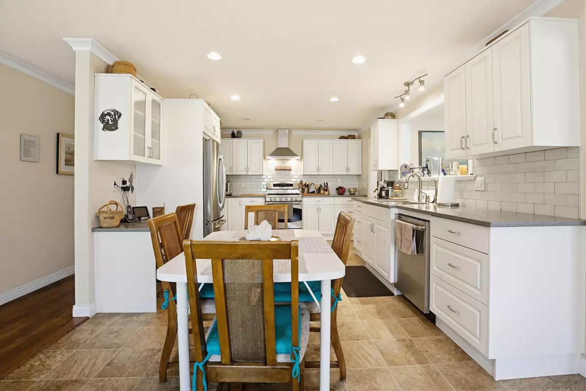 Dining Area Photo of 7762 Fir Street, Mission, BC