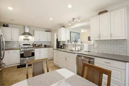 Kitchen Island Photo of 7762 Fir Street, Mission, BC