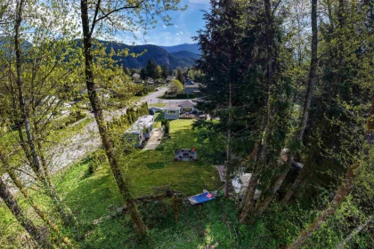 Garden / Landscaping Photo of 1110 Laramee Road, Squamish, BC
