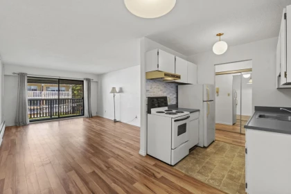 Kitchen Island Photo of 315 310 W 3rd Street, North Vancouver, BC