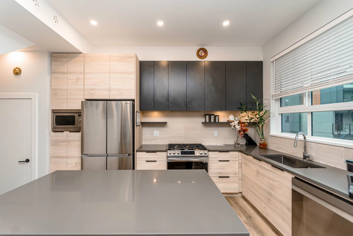 Dining Area Photo of 108 30530 Cardinal Avenue, Abbotsford, BC