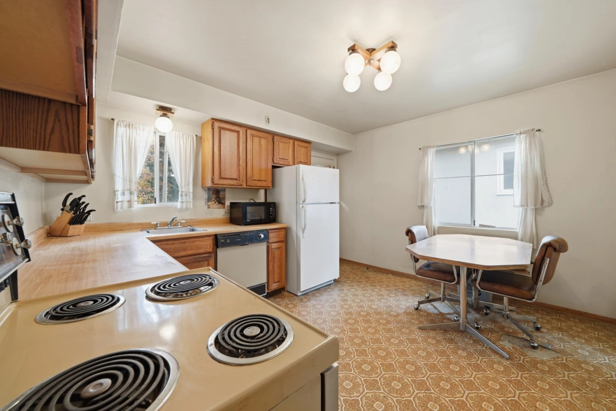 Dining Area Photo of 5878 Argyle Street, Vancouver, BC