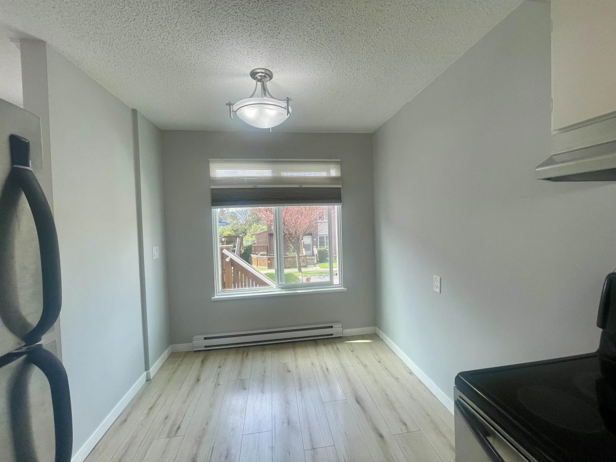 Family Room Photo of 4 306 Highland Way, Port Moody, BC