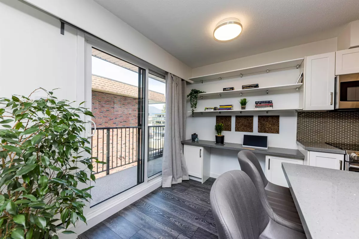 Dining Area Photo of 208 160 E 19th Street, North Vancouver, BC