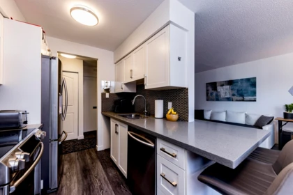 208 160 E 19th Street, North Vancouver, BC, North Vancouver — Apartment/Condo for sale