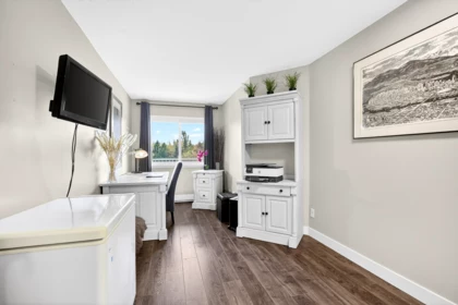 Entry Foyer Photo of 212 20600 53a Avenue, Langley, BC