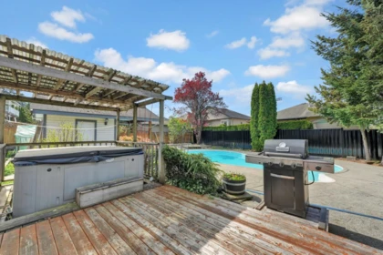 10583 245b Street, Maple Ridge, BC, Maple Ridge — Single Family Residence for sale