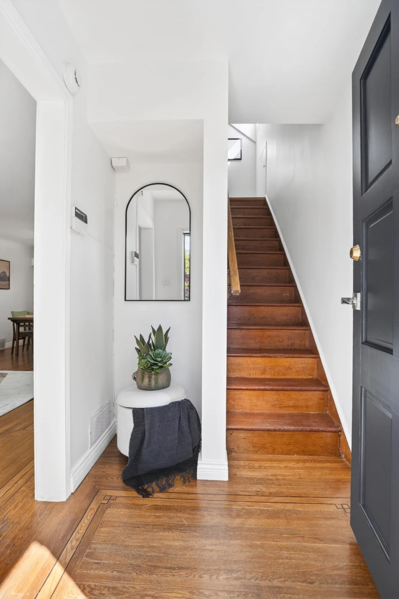 Family Room Photo of 1009 E 14th Avenue, Vancouver, BC