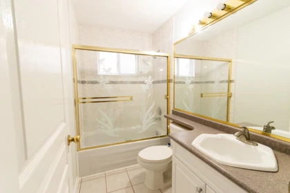 Primary Bathroom Photo of 4778 Killarney Street, Vancouver, BC