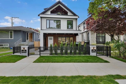 1 182 Ontario Place, Vancouver, BC, Vancouver — Half Duplex for sale