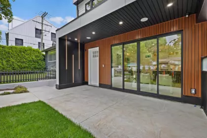 1 182 Ontario Place, Vancouver, BC, Vancouver — Half Duplex for sale