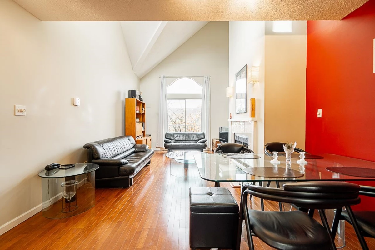 Dining Area Photo of 304 592 W 16th Avenue, Vancouver, BC