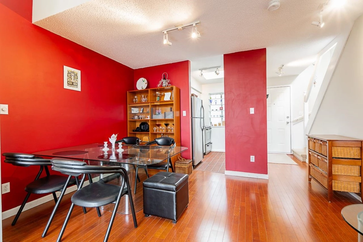 Family Room Photo of 304 592 W 16th Avenue, Vancouver, BC