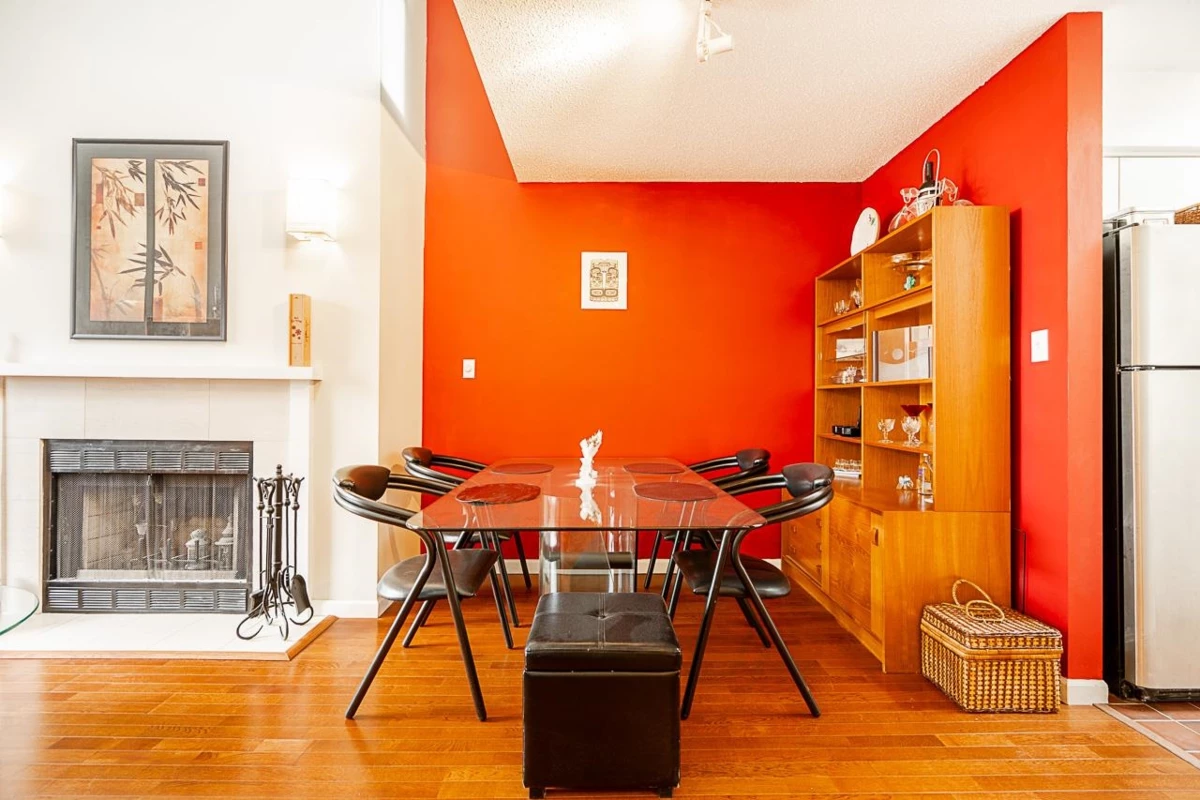 Living Room Photo of 304 592 W 16th Avenue, Vancouver, BC