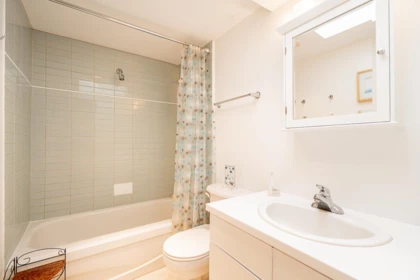 Guest Bathroom Photo of 304 592 W 16th Avenue, Vancouver, BC