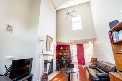 Kitchen Photo of 304 592 W 16th Avenue, Vancouver, BC