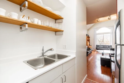 Primary Bathroom Photo of 304 592 W 16th Avenue, Vancouver, BC