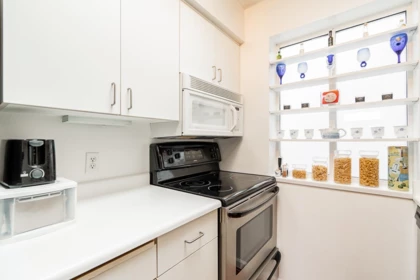 Primary Bedroom Photo of 304 592 W 16th Avenue, Vancouver, BC
