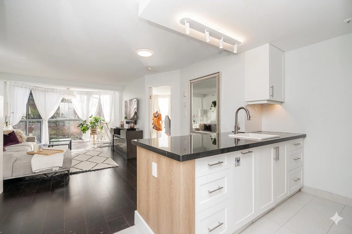 Living Room Photo of 403 811 Helmcken Street, Vancouver, BC