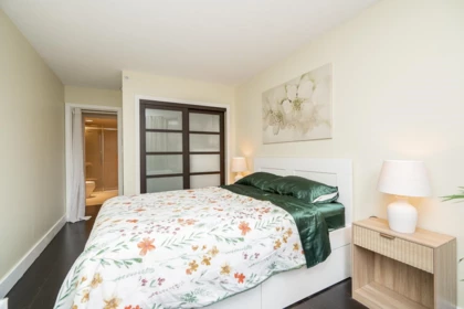 Guest Bathroom Photo of 403 811 Helmcken Street, Vancouver, BC