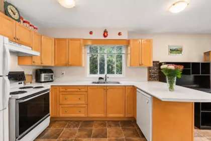 Kitchen Island Photo of 21611 50 Avenue, Langley, BC