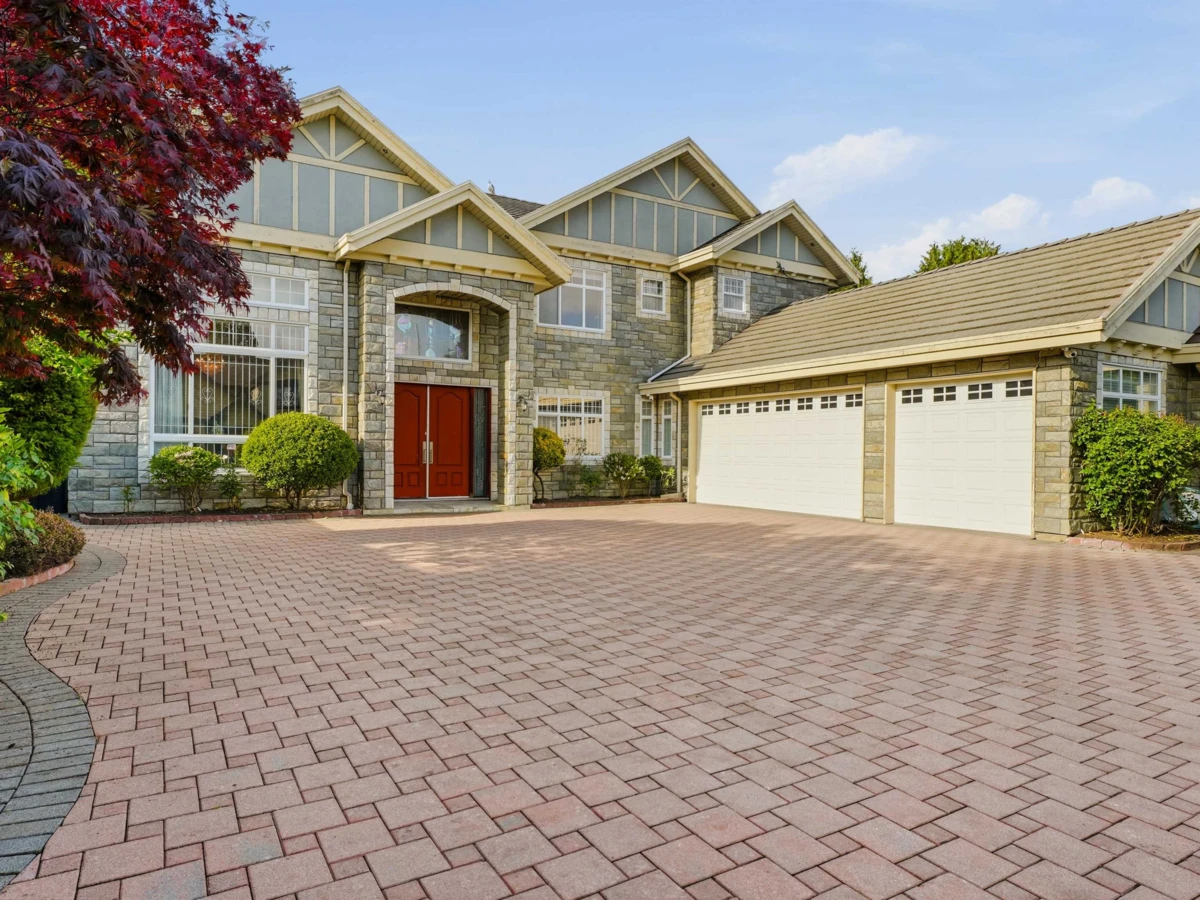 Living Room Photo of 5631 Clearwater Drive, Richmond, BC