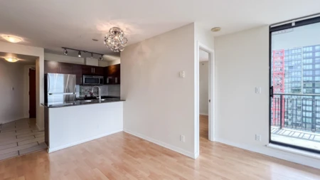 Kitchen Island Photo of 1308 813 Agnes Street, New Westminster, BC