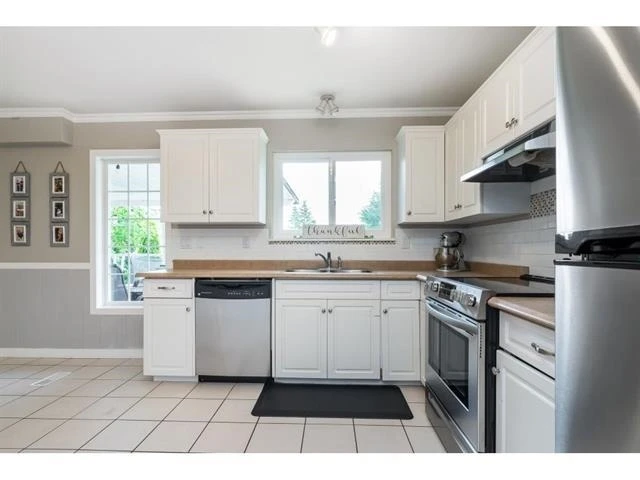 Dining Area Photo of 18120 58a Avenue, Surrey, BC