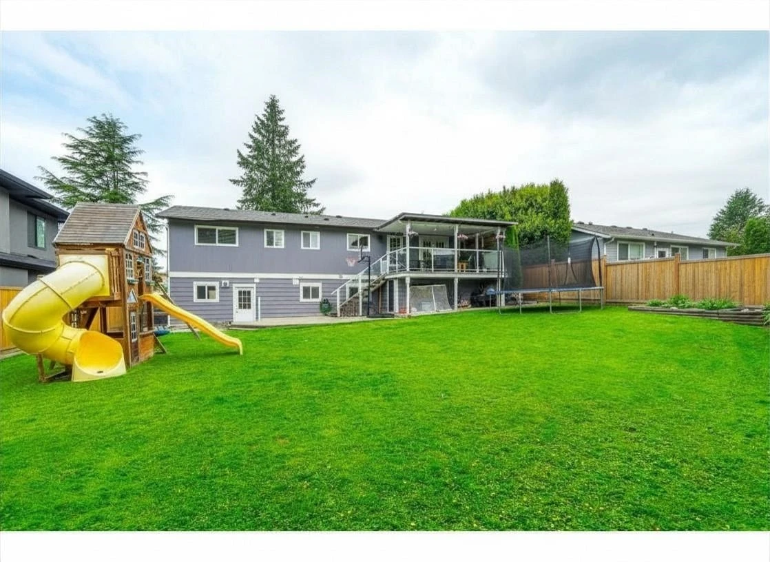 Living Room Photo of 18120 58a Avenue, Surrey, BC