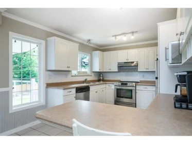 Kitchen Island Photo of 18120 58a Avenue, Surrey, BC