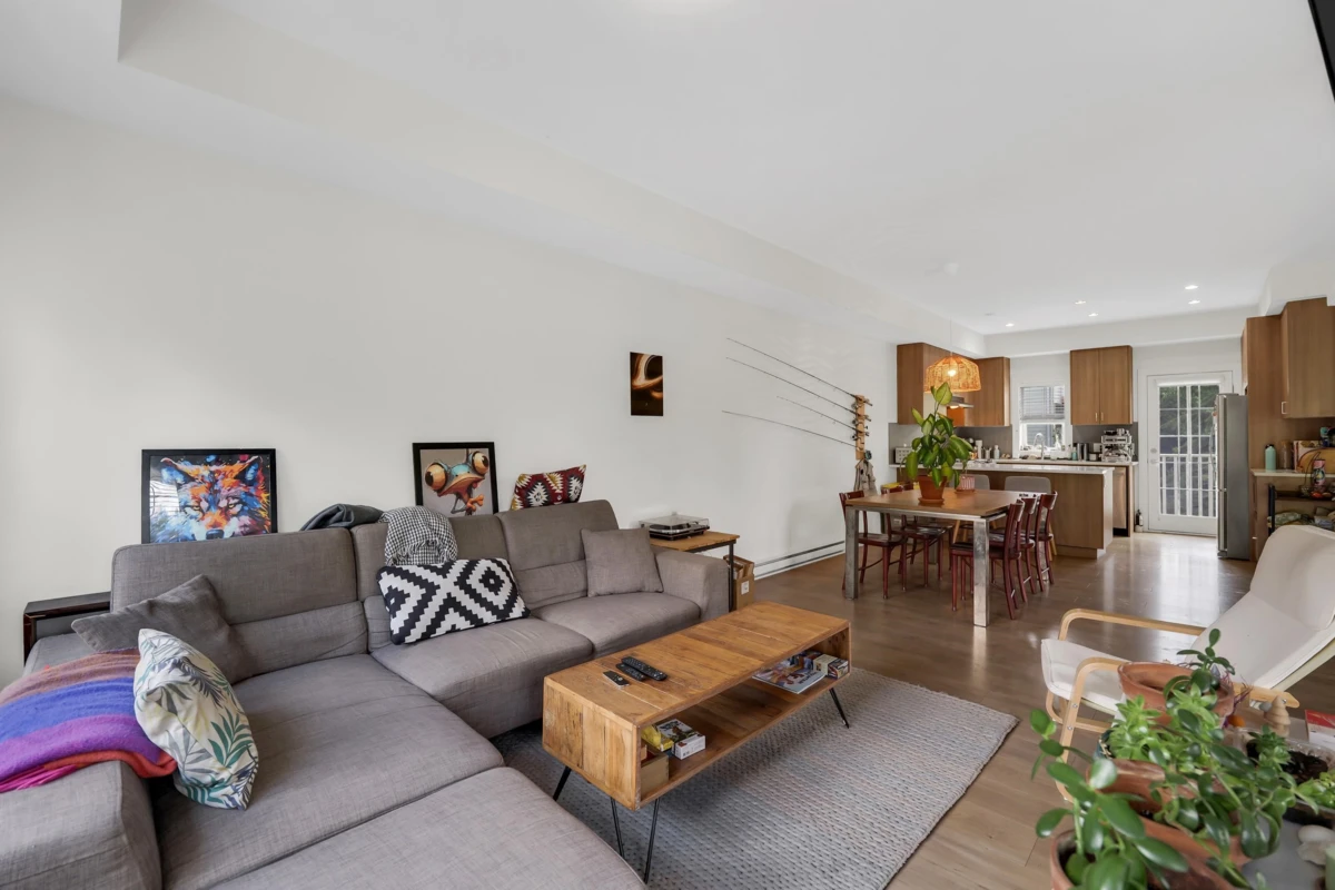 Living Room Photo of 1 39885 Government Road, Squamish, BC